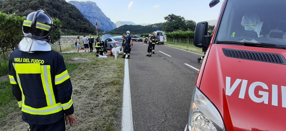 Scontro fra auto sulla Gardesana: due feriti trasportati in ospedale